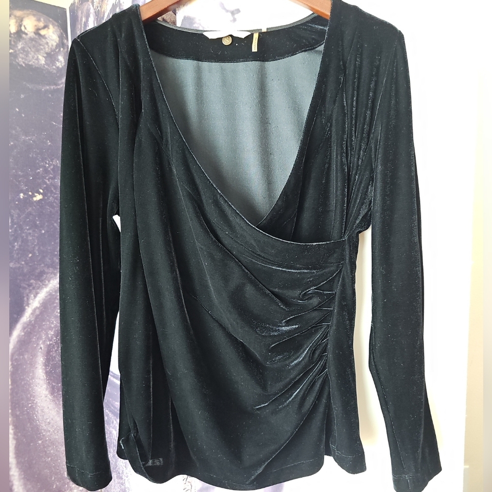 SOFT SURROUNDINGS Women's Black V‎ Neck Velvet Shapely Surplice Top Size S 27120